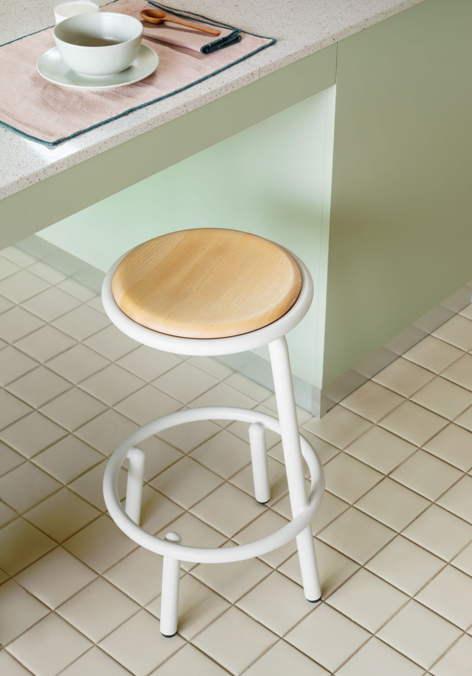 Less stool design Roberto Paoli for MIDJ