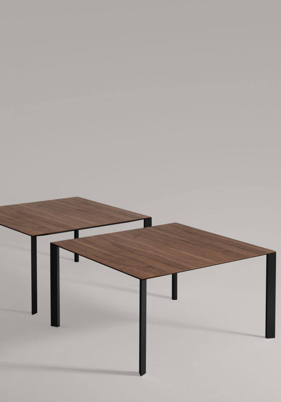 Collezione di tavoli Akashi di MIDJ design Paolo Vernier