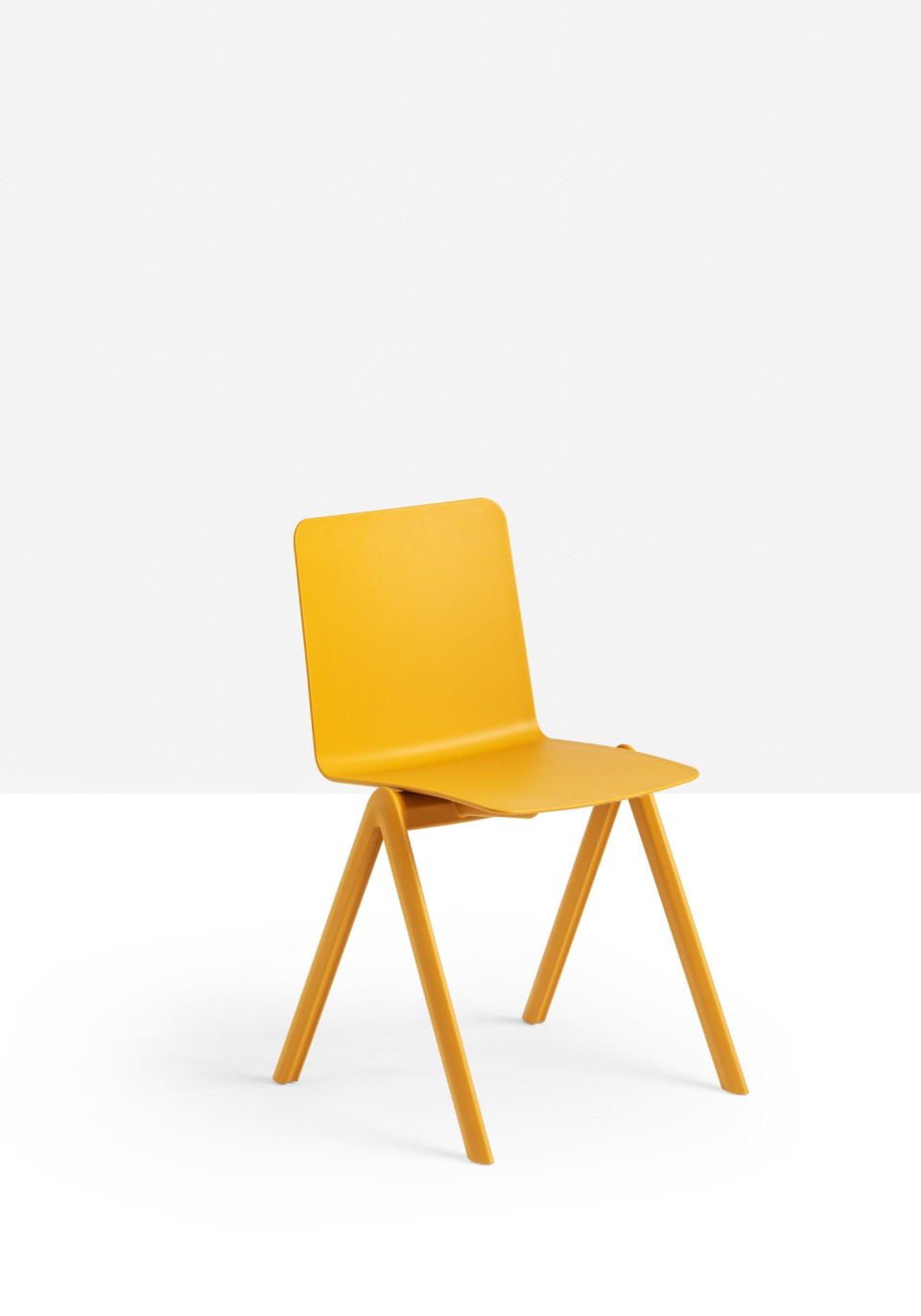 Stack chair in polypropylene stackable design MIDJ 